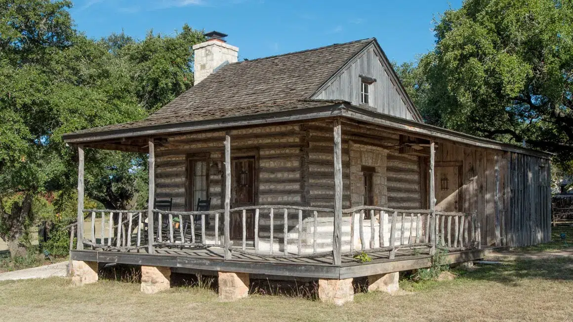 Room-Photo-Cabin2-exterior