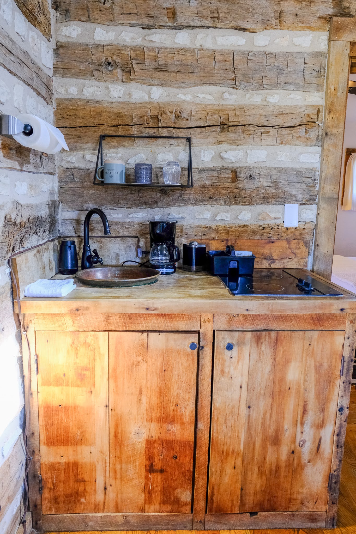 historical-cabin-stay-fredericksburg-tx